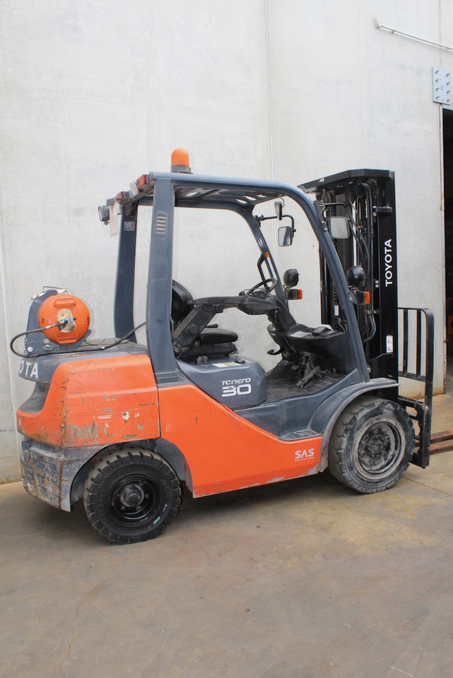 Toyota 02-8FGF30 MATRICULADA - Газокар: снимка 2 Toyota 02-8FGF30 MATRICULADA - Газокар: снимка 2
