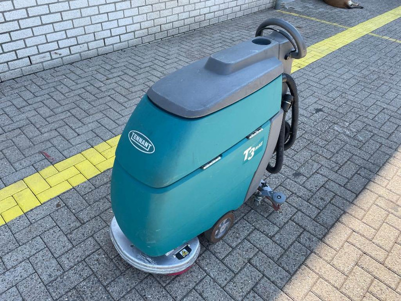 TENNANT T 3 - Мотометачна машина: снимка 4 TENNANT T 3 - Мотометачна машина: снимка 4