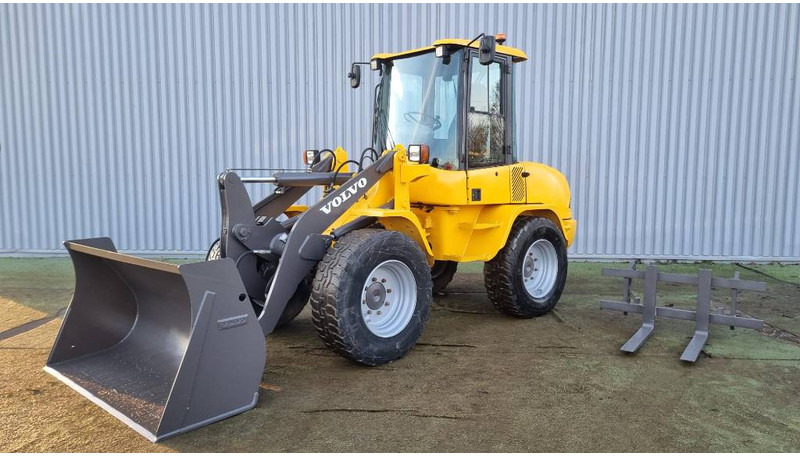 Volvo L30 B, Hjullastare - Колесен товарач: снимка 1 Volvo L30 B, Hjullastare - Колесен товарач: снимка 1