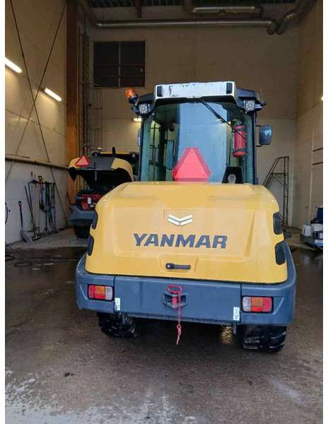 Yanmar V80-5 - Мини челен товарач: снимка 4 Yanmar V80-5 - Мини челен товарач: снимка 4