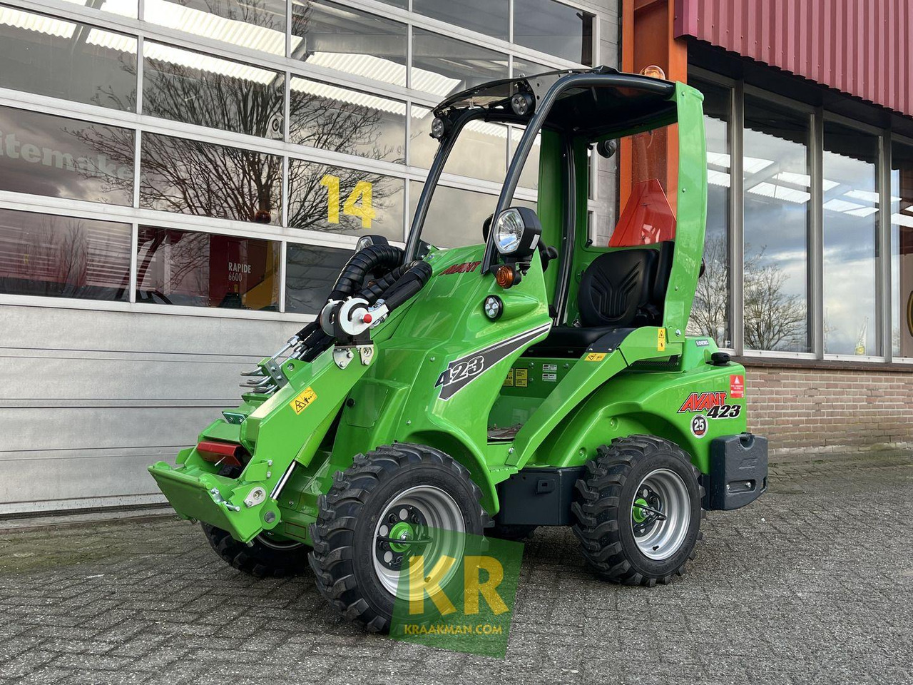 423 TDL Avant - Компактен товарач: снимка 2 423 TDL Avant - Компактен товарач: снимка 2