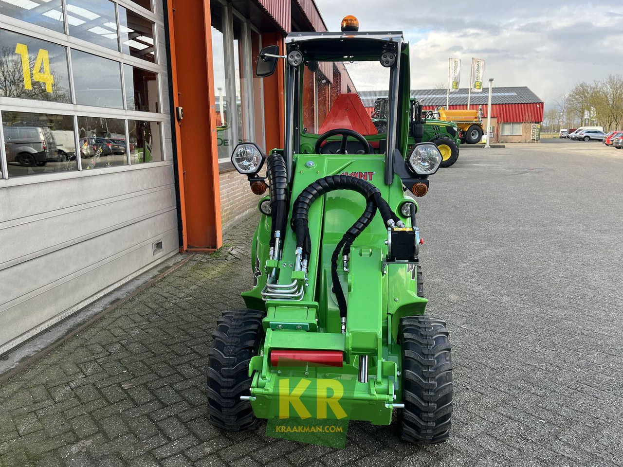 423 TDL Avant - Компактен товарач: снимка 5 423 TDL Avant - Компактен товарач: снимка 5
