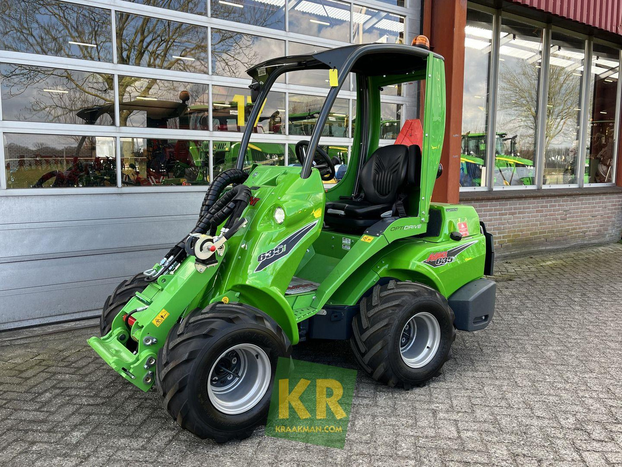 635 TDL Avant - Компактен товарач: снимка 1 635 TDL Avant - Компактен товарач: снимка 1