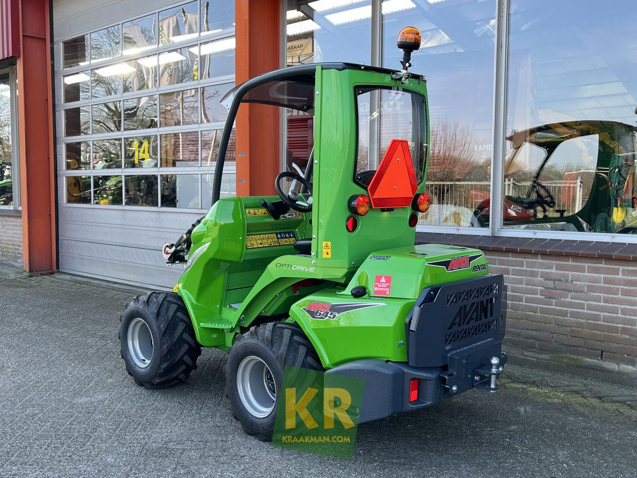 645 TDL Avant - Компактен товарач: снимка 2 645 TDL Avant - Компактен товарач: снимка 2