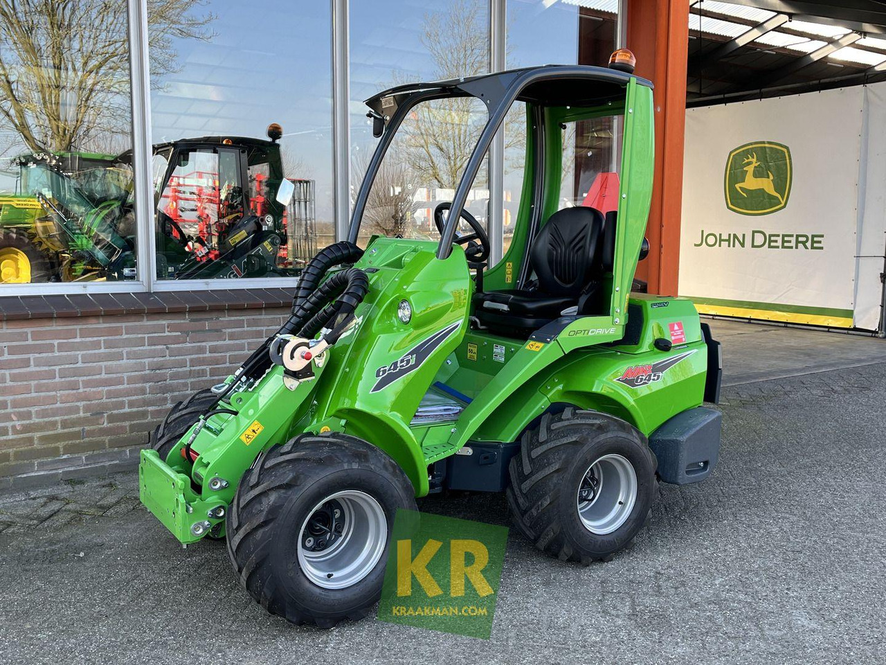 645 TDL Avant - Компактен товарач: снимка 1 645 TDL Avant - Компактен товарач: снимка 1