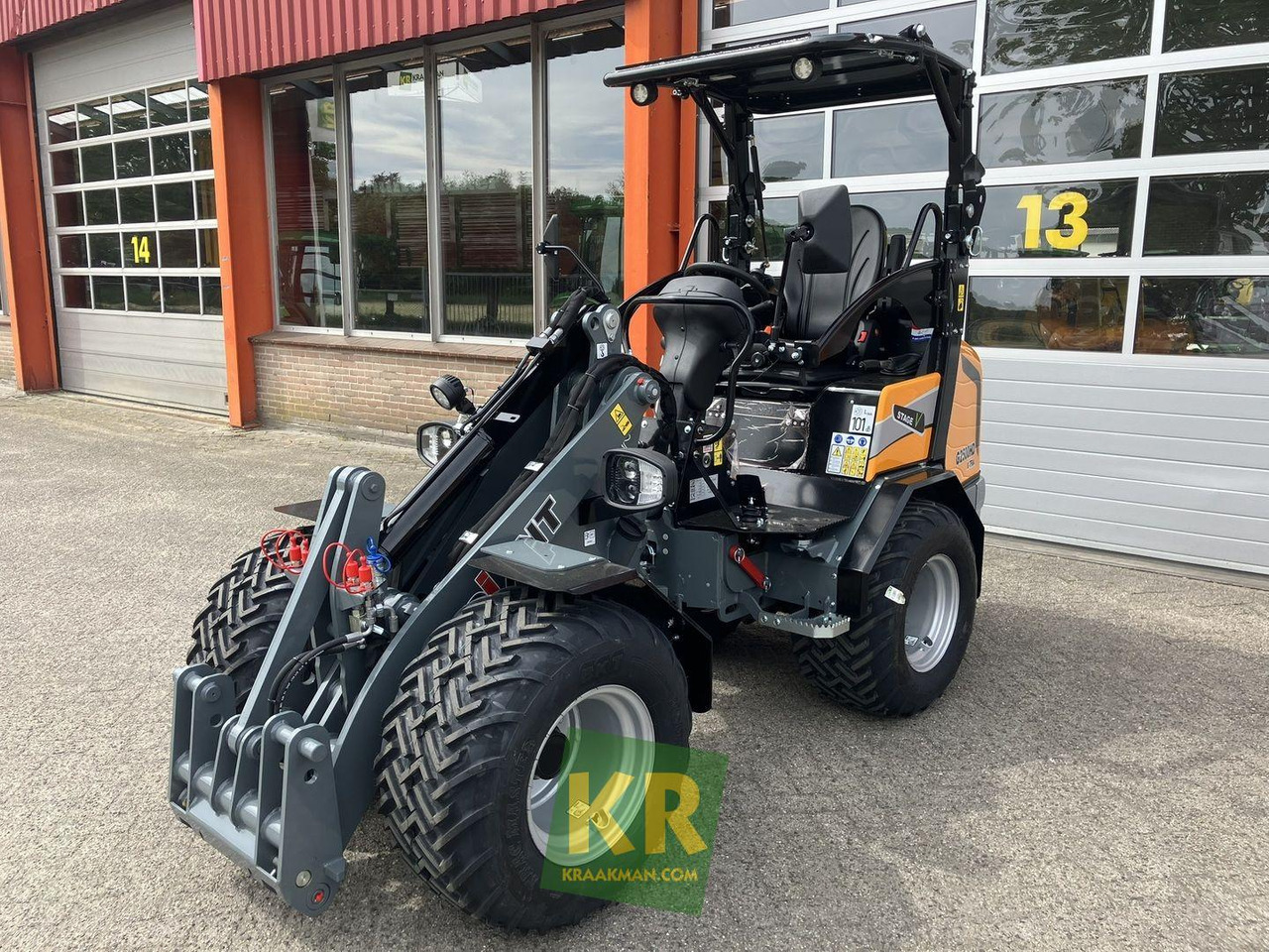 G2500 X-tra HD Giant - Компактен товарач: снимка 1 G2500 X-tra HD Giant - Компактен товарач: снимка 1
