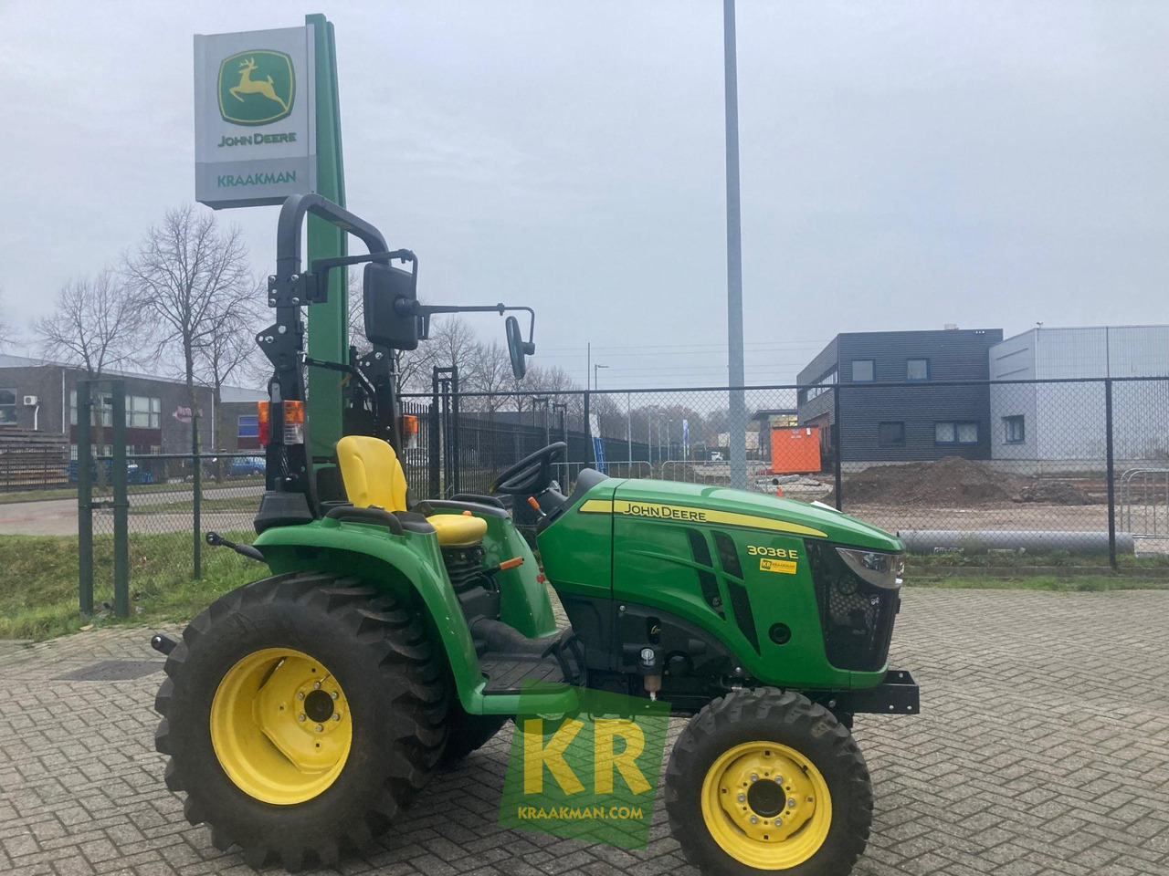John Deere 3038E - Малък трактор: снимка 2 John Deere 3038E - Малък трактор: снимка 2