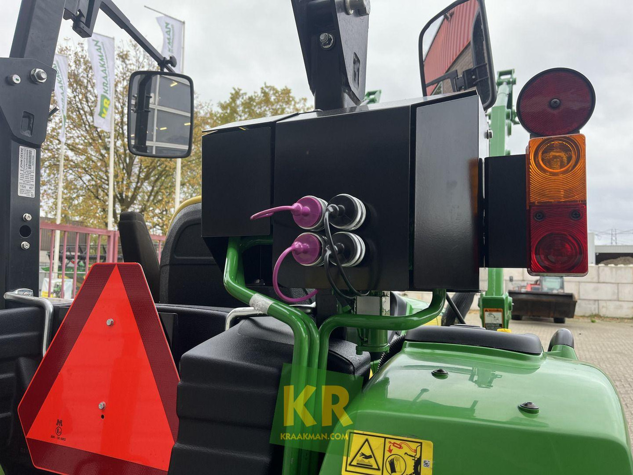 John Deere 4049M  - Малък трактор: снимка 4 John Deere 4049M  - Малък трактор: снимка 4