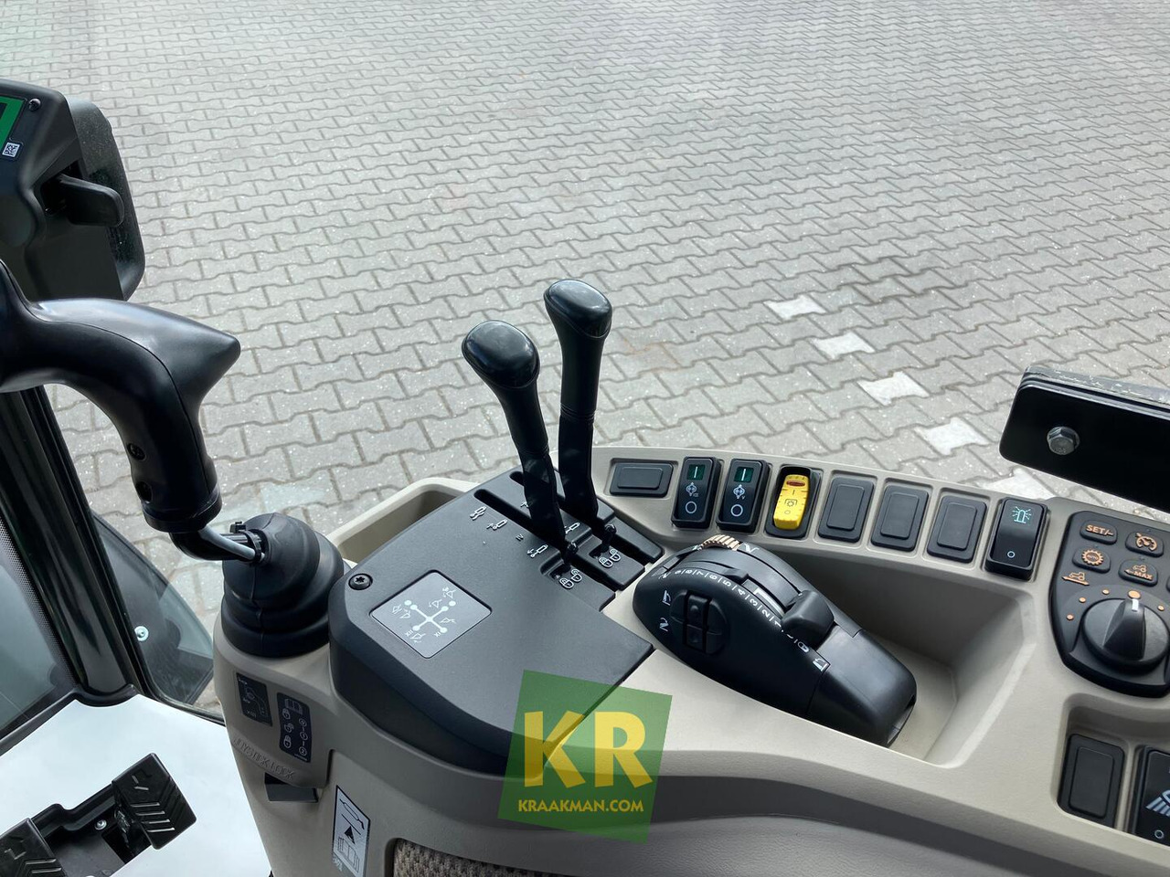 John Deere 4066R - Малък трактор: снимка 5 John Deere 4066R - Малък трактор: снимка 5