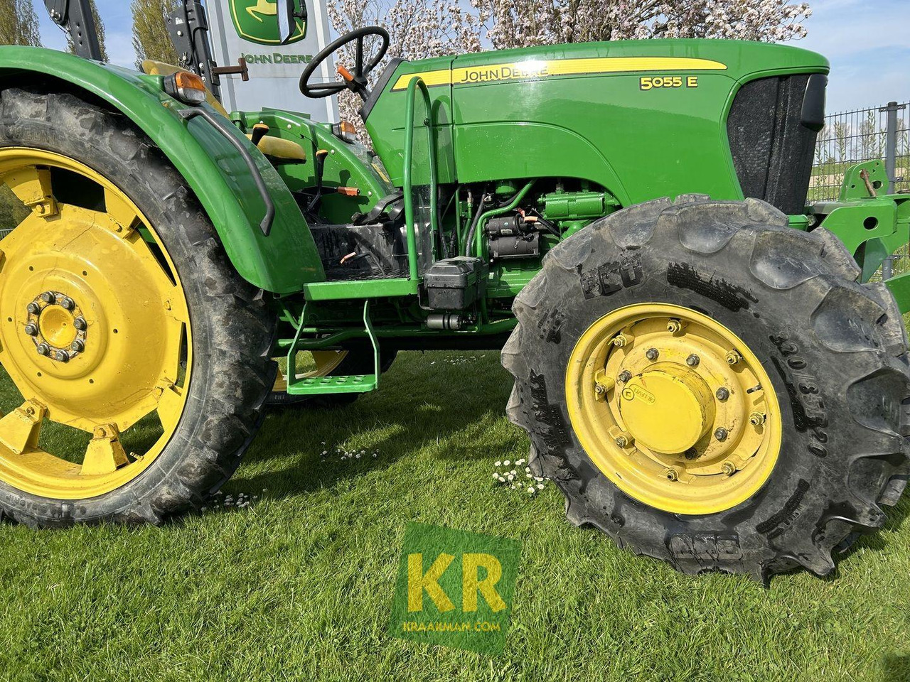 John Deere 5055E - Трактор: снимка 3 John Deere 5055E - Трактор: снимка 3