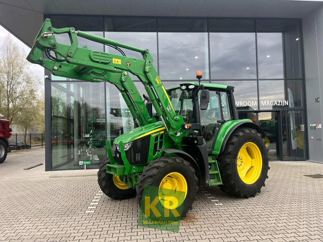 John Deere 6120M - Трактор: снимка 1 John Deere 6120M - Трактор: снимка 1