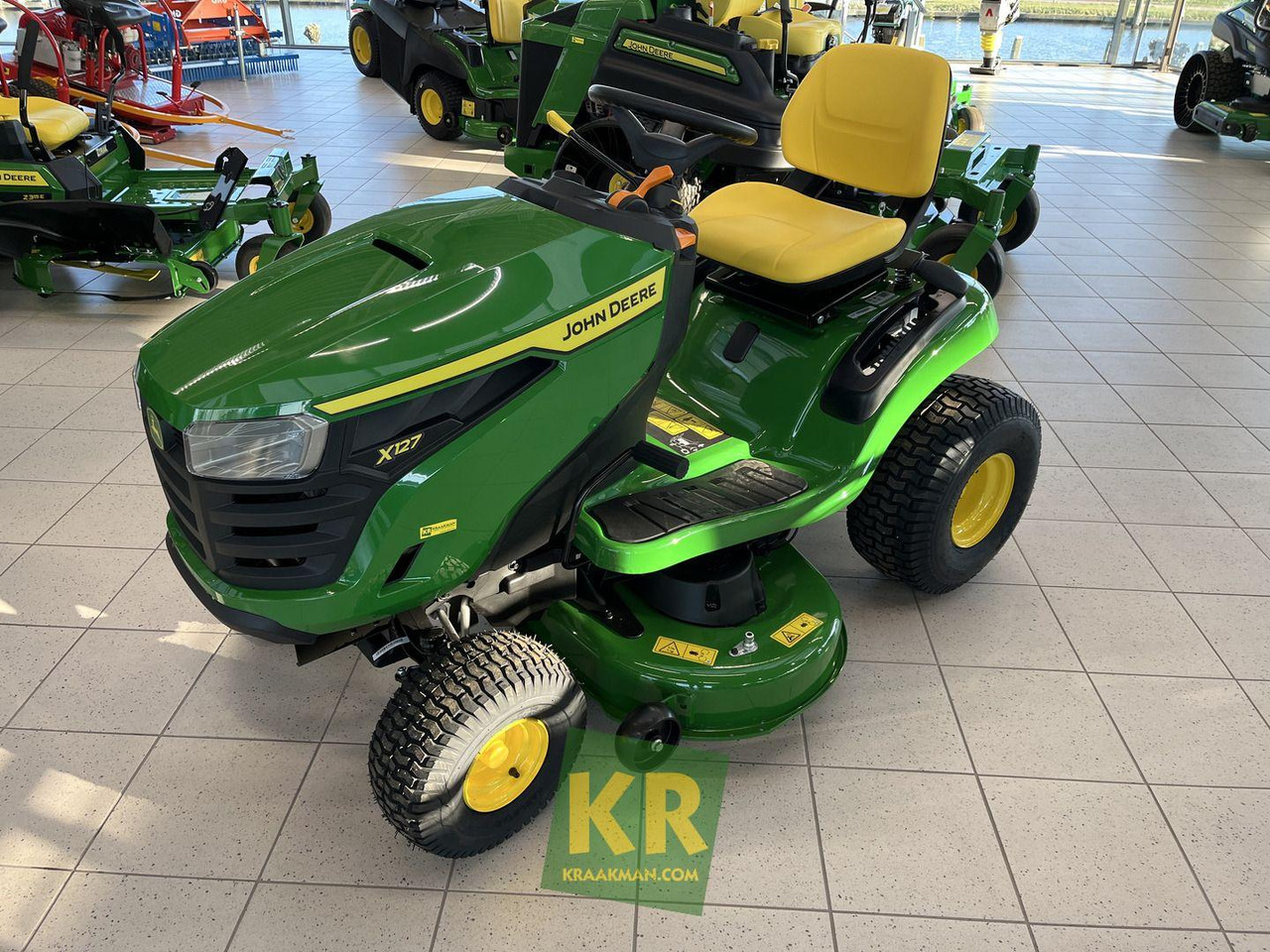 John Deere X127 - Косачка за трева: снимка 2 John Deere X127 - Косачка за трева: снимка 2