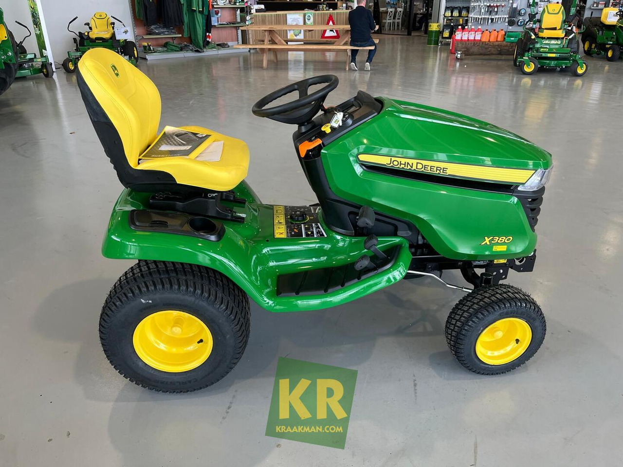 John Deere X380 - Косачка за трева: снимка 5 John Deere X380 - Косачка за трева: снимка 5