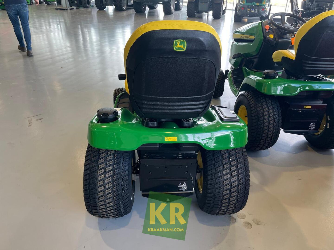 John Deere X380 - Косачка за трева: снимка 3 John Deere X380 - Косачка за трева: снимка 3