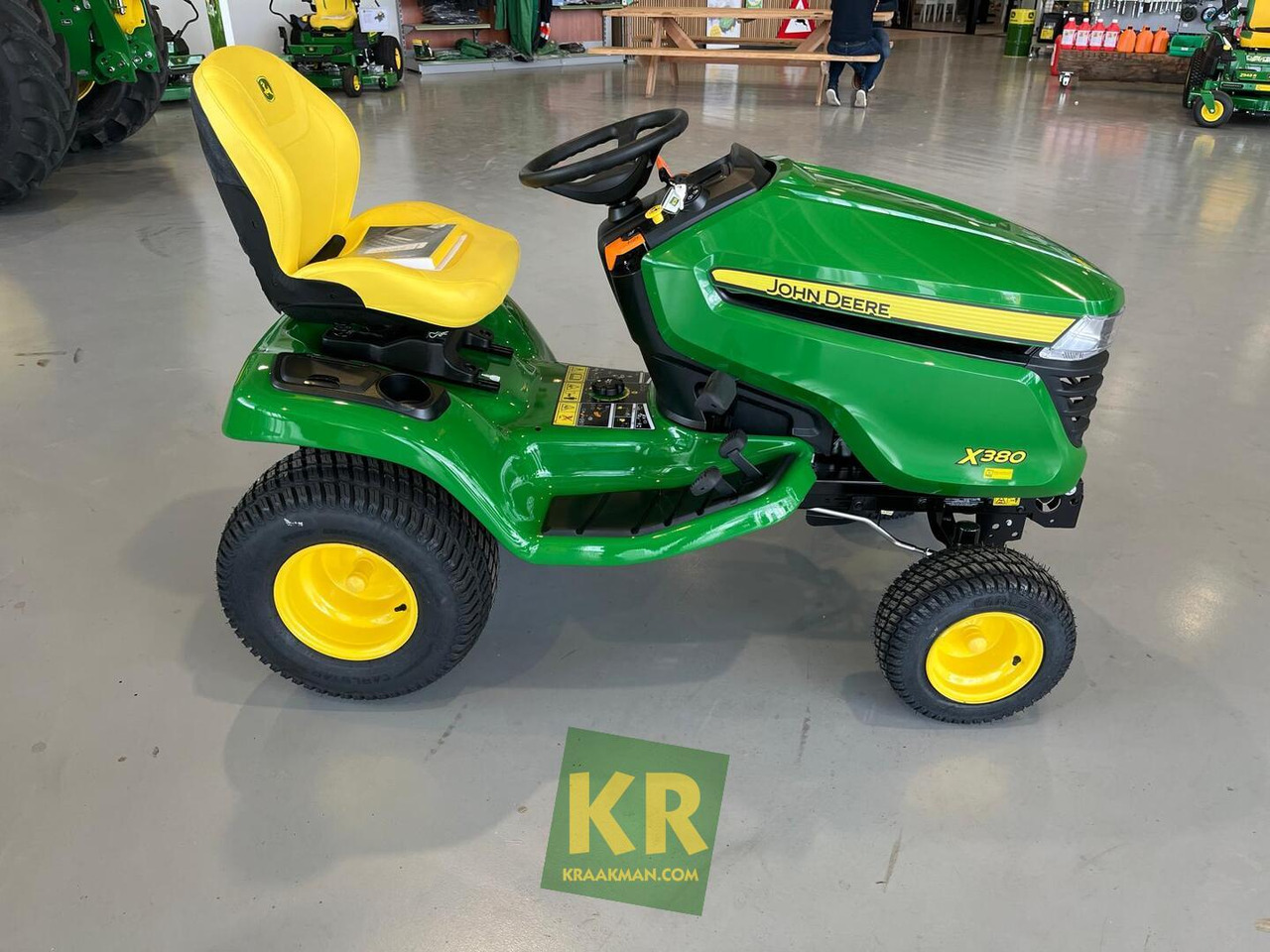 John Deere X380 - Косачка за трева: снимка 5 John Deere X380 - Косачка за трева: снимка 5