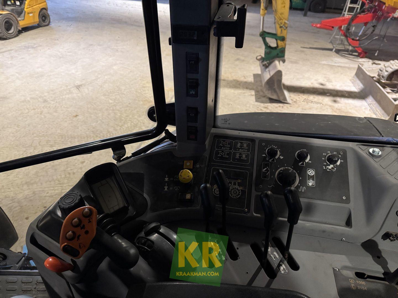 New Holland TM190 - Трактор: снимка 2 New Holland TM190 - Трактор: снимка 2