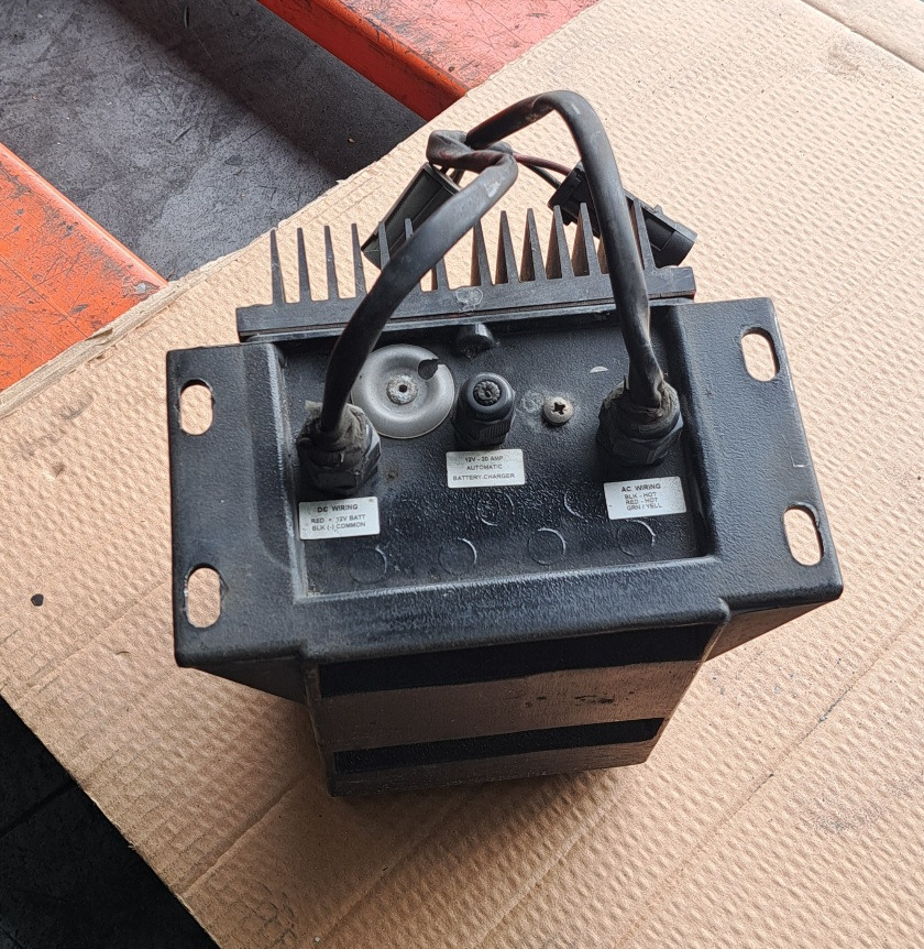 BATTERY CHARGER 12V – VECTOR - Акумулатор: снимка 4 BATTERY CHARGER 12V – VECTOR - Акумулатор: снимка 4