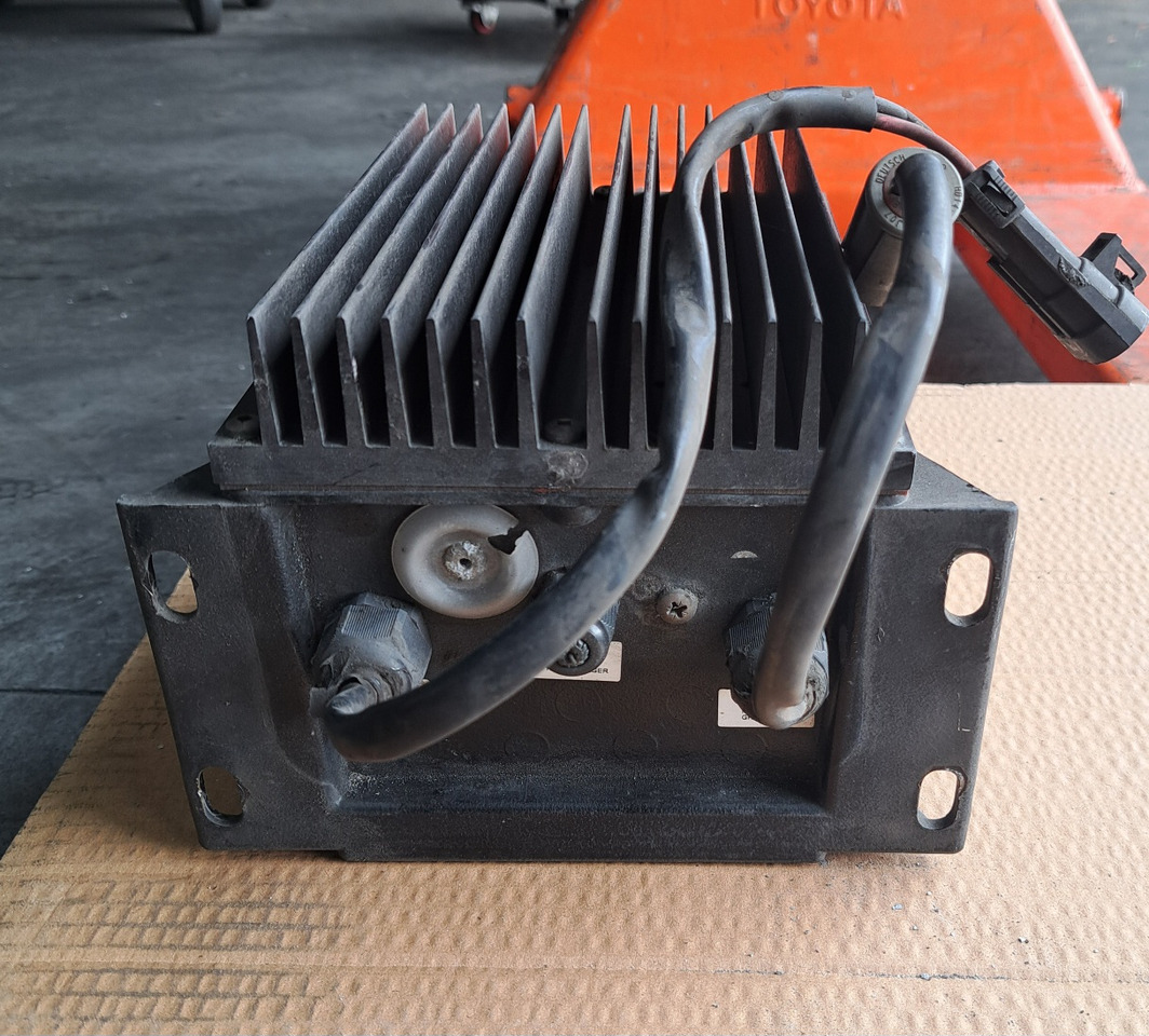 BATTERY CHARGER 12V – VECTOR - Акумулатор: снимка 3 BATTERY CHARGER 12V – VECTOR - Акумулатор: снимка 3