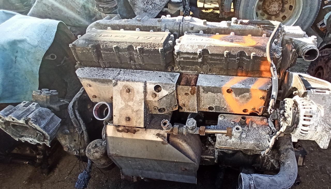 DAF 2 x CF 75 310 PE228 C - Двигател и части за Камион: снимка 2 DAF 2 x CF 75 310 PE228 C - Двигател и части за Камион: снимка 2
