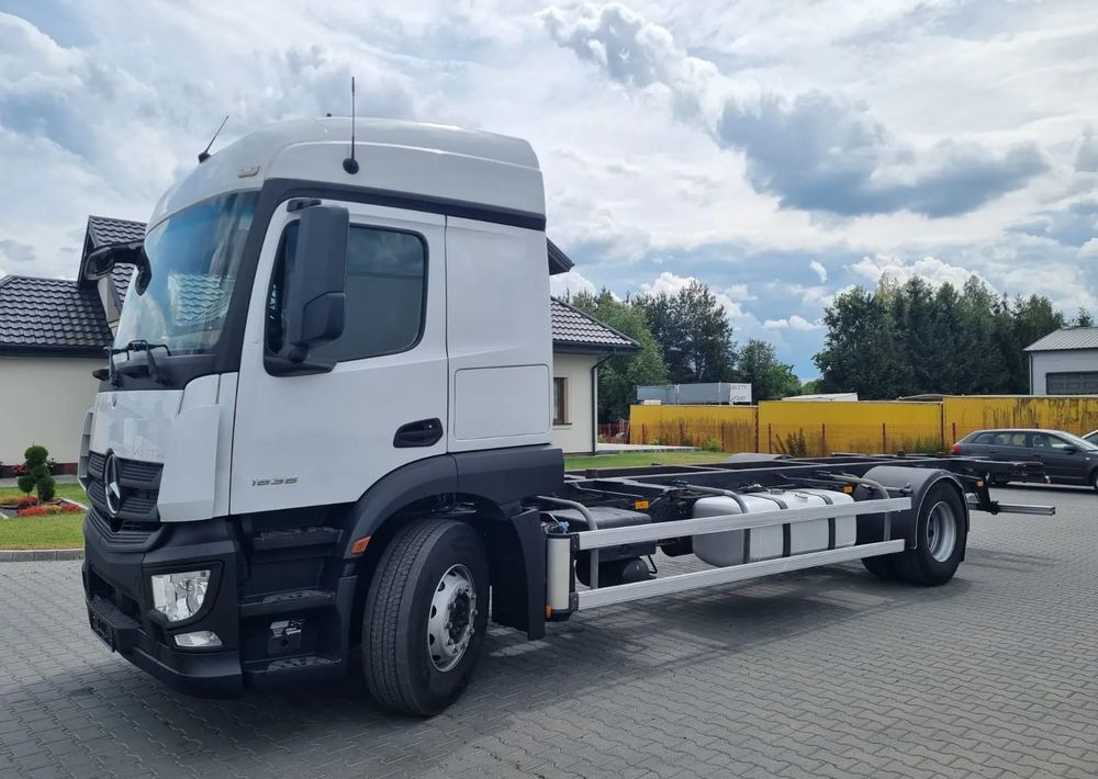 Mercedes-Benz Actros 1836 - Камион с брезент: снимка 1 Mercedes-Benz Actros 1836 - Камион с брезент: снимка 1