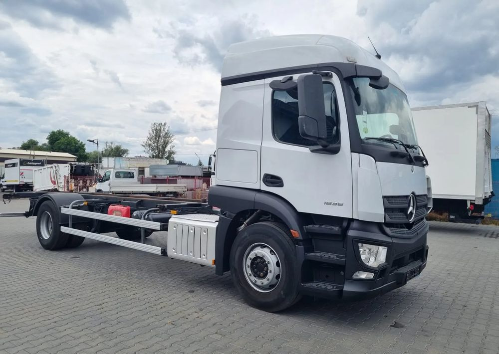 Mercedes-Benz Actros 1836 - Камион с брезент: снимка 2 Mercedes-Benz Actros 1836 - Камион с брезент: снимка 2