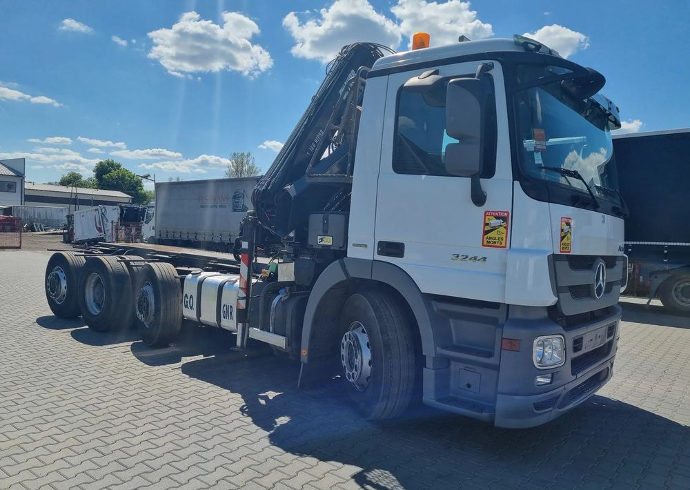 Mercedes-Benz Actros 3244 - Шаси кабина: снимка 2 Mercedes-Benz Actros 3244 - Шаси кабина: снимка 2