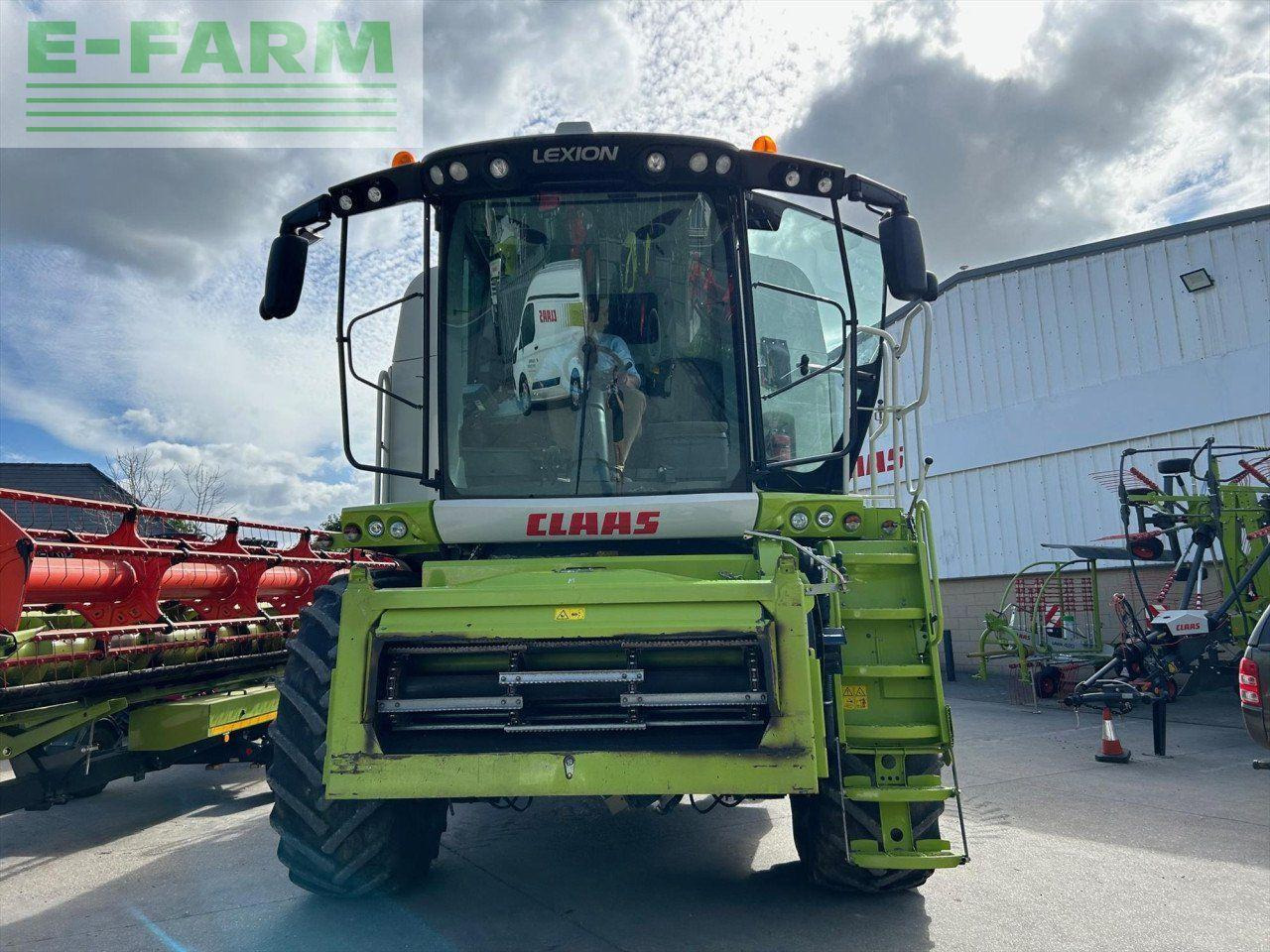 CLAAS LEXION 670 M T4F - Зърнокомбайн: снимка 3 CLAAS LEXION 670 M T4F - Зърнокомбайн: снимка 3
