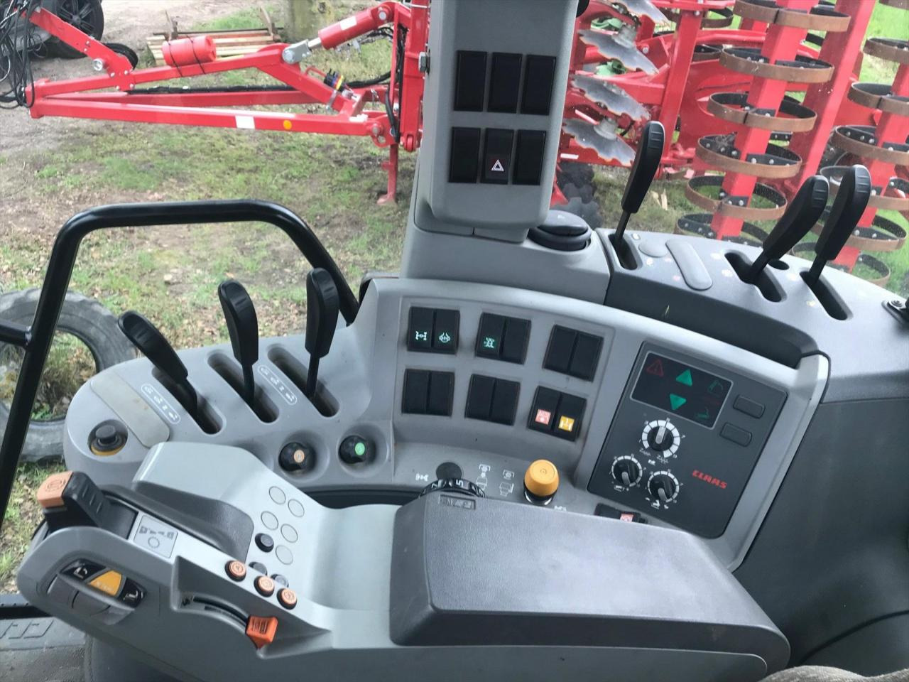 Зърнокомбайн CLAAS TRION 530: снимка 15