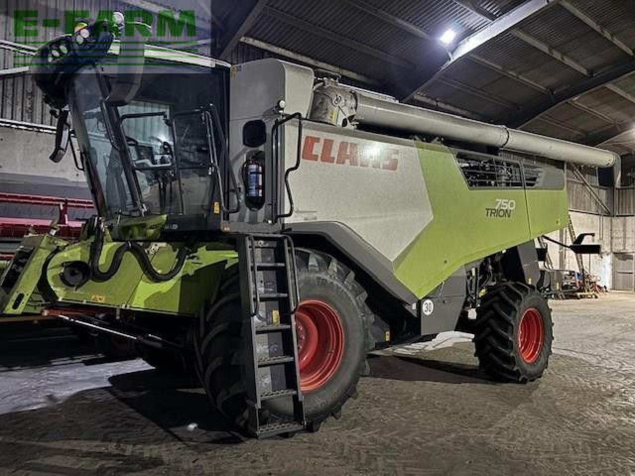 CLAAS TRION 750 - Зърнокомбайн: снимка 4 CLAAS TRION 750 - Зърнокомбайн: снимка 4