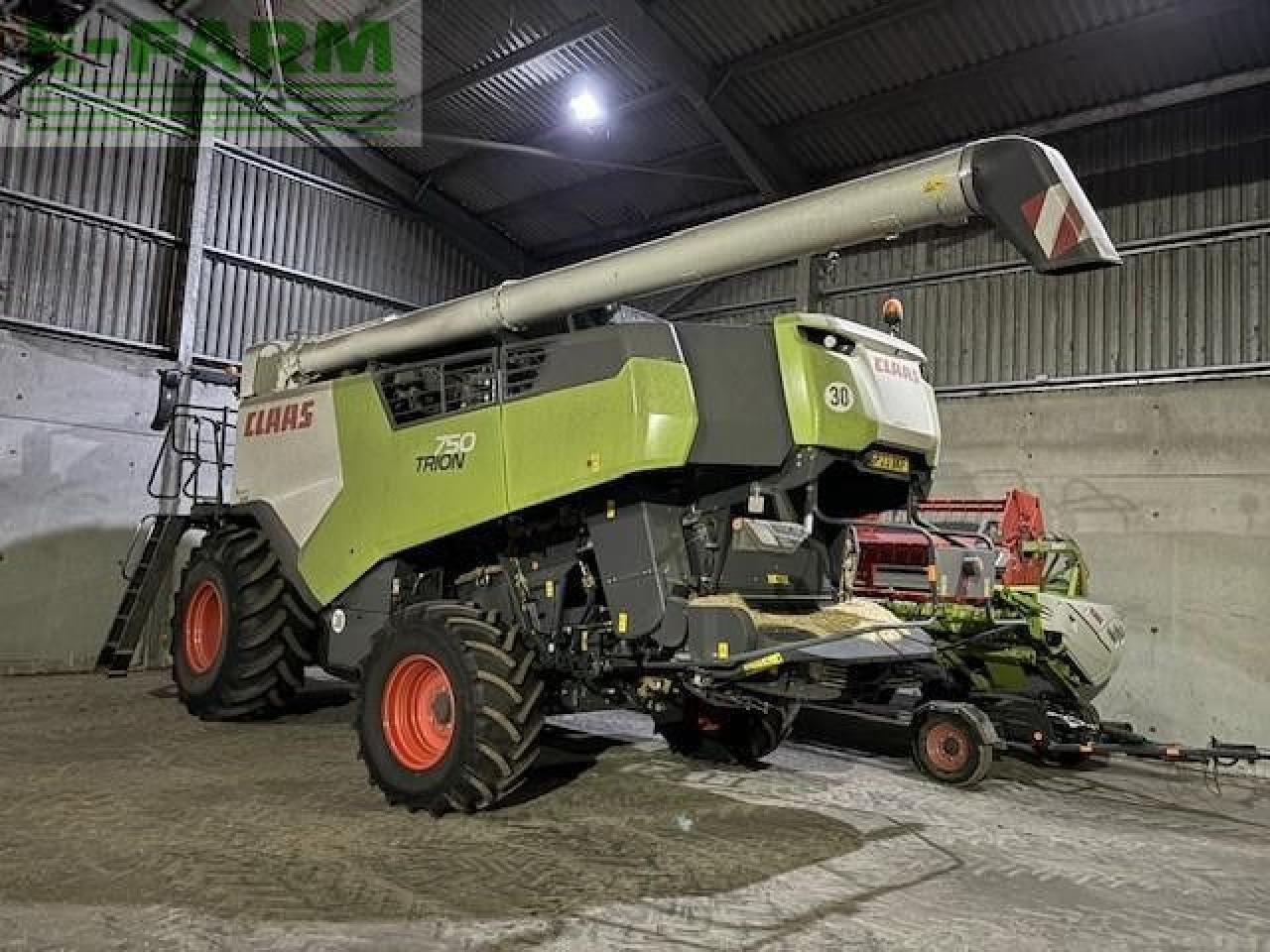 CLAAS TRION 750 - Зърнокомбайн: снимка 1 CLAAS TRION 750 - Зърнокомбайн: снимка 1