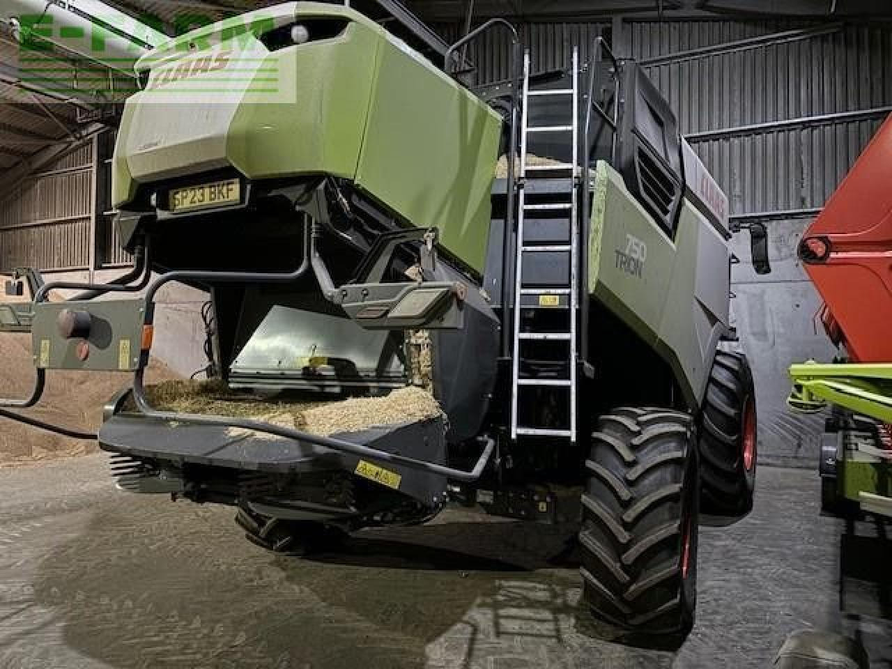 CLAAS TRION 750 - Зърнокомбайн: снимка 3 CLAAS TRION 750 - Зърнокомбайн: снимка 3