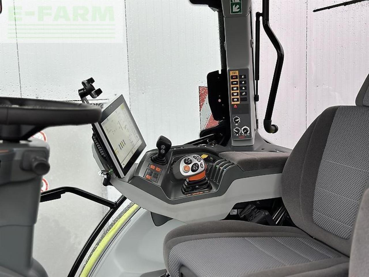 CLAAS arion 550 cebis cmatic a95 CMATIC CEBIS - Трактор: снимка 4 CLAAS arion 550 cebis cmatic a95 CMATIC CEBIS - Трактор: снимка 4