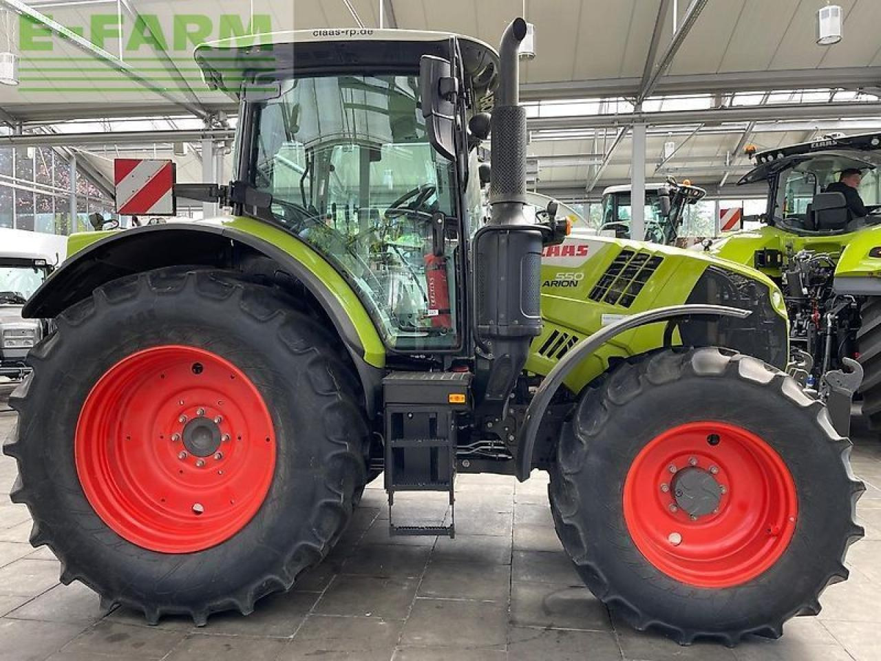 CLAAS arion 550 hexashift cis HEXASHIFT CIS - Трактор: снимка 2 CLAAS arion 550 hexashift cis HEXASHIFT CIS - Трактор: снимка 2