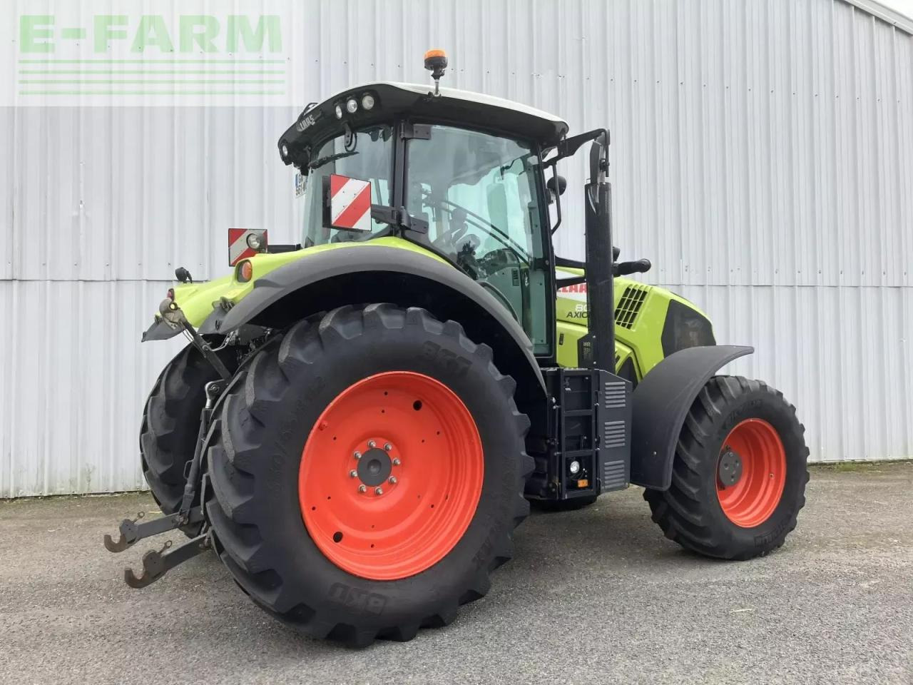 CLAAS axion 800 - s5 advance - Трактор: снимка 4 CLAAS axion 800 - s5 advance - Трактор: снимка 4