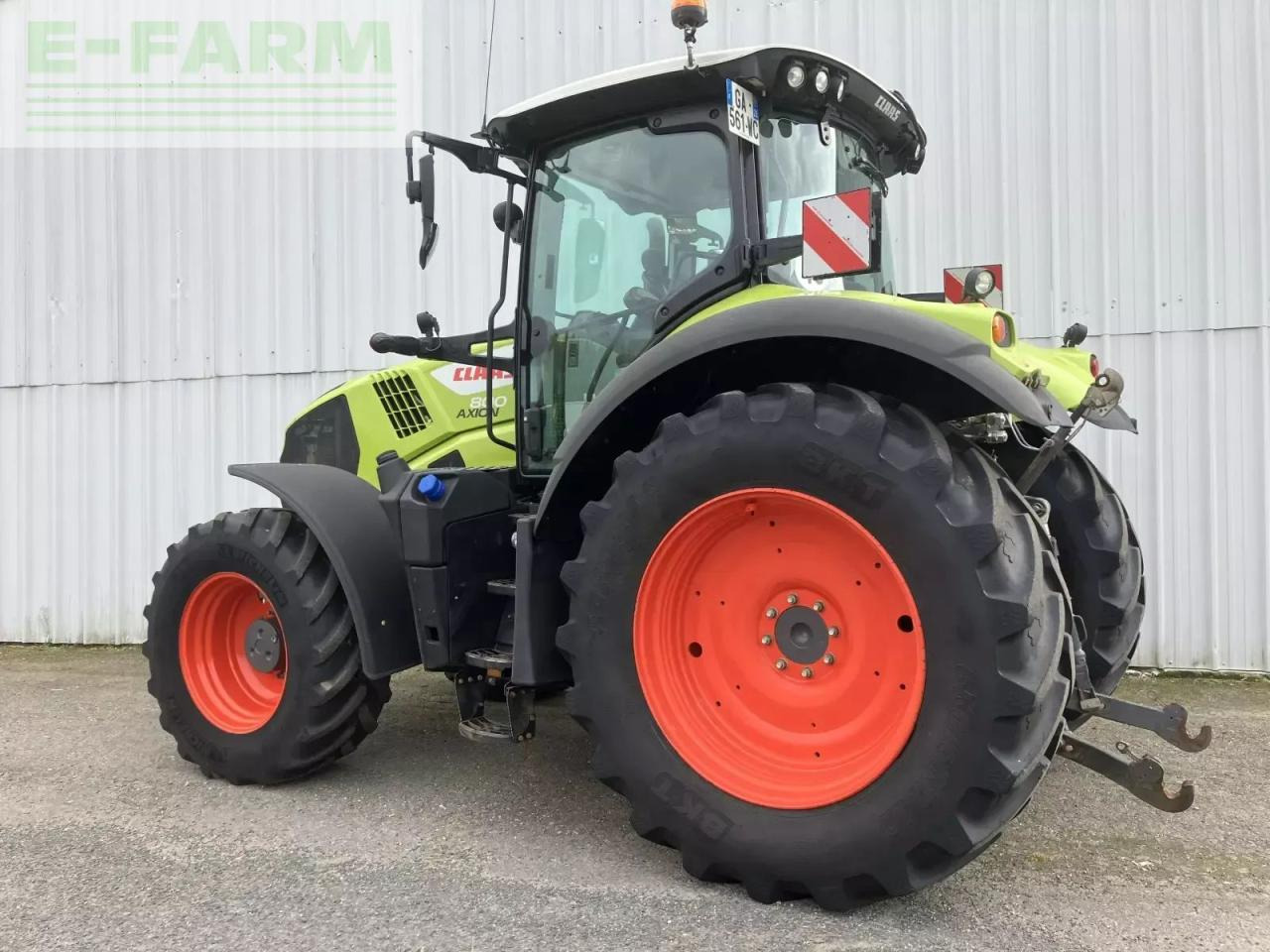 CLAAS axion 800 - s5 advance - Трактор: снимка 2 CLAAS axion 800 - s5 advance - Трактор: снимка 2