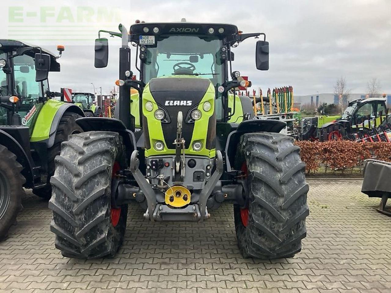 CLAAS axion 810 cis+ cm - Трактор: снимка 2 CLAAS axion 810 cis+ cm - Трактор: снимка 2