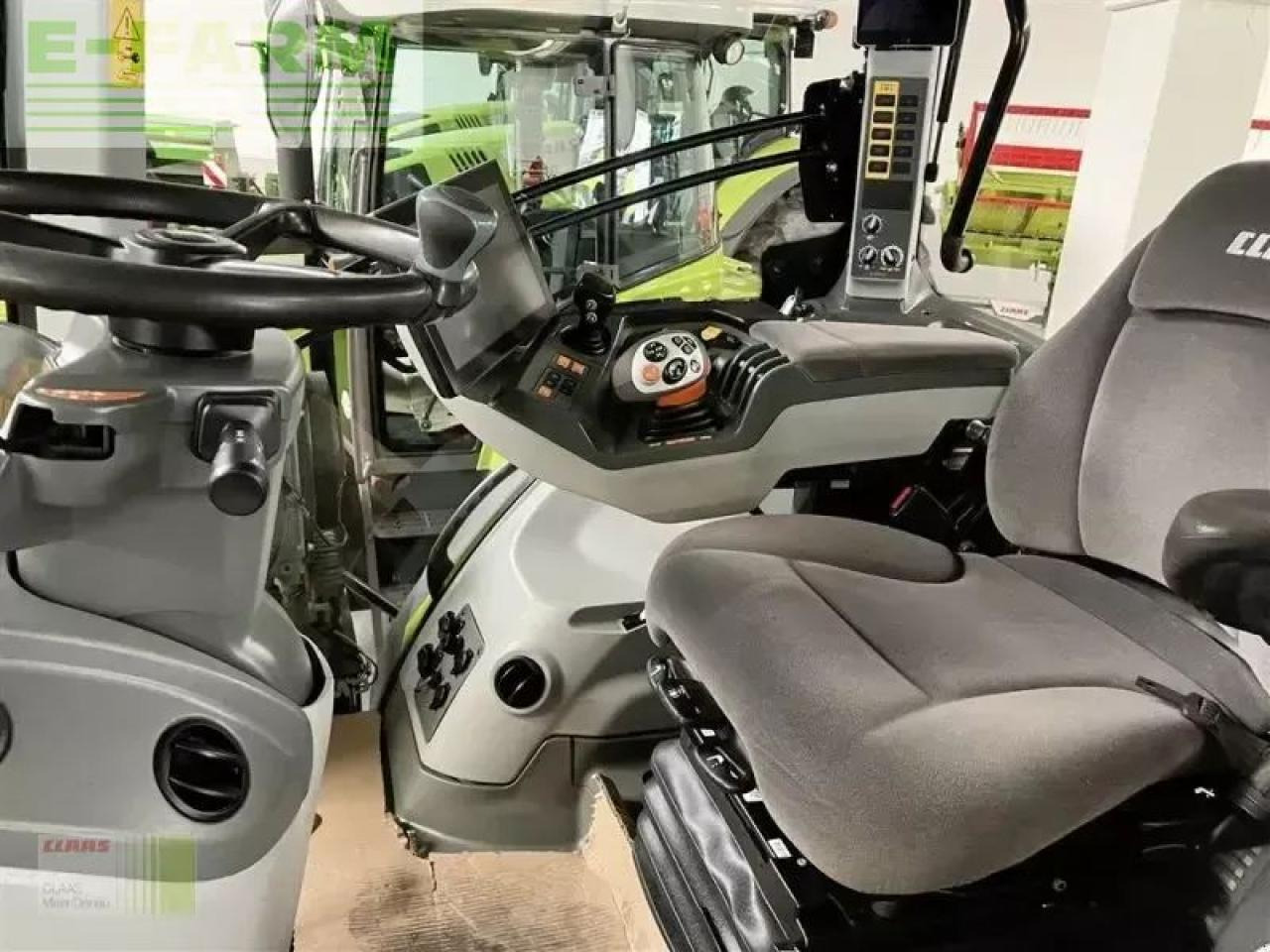 CLAAS axion 830 cmatic cebis + rda CMATIC CEBIS - Трактор: снимка 4 CLAAS axion 830 cmatic cebis + rda CMATIC CEBIS - Трактор: снимка 4