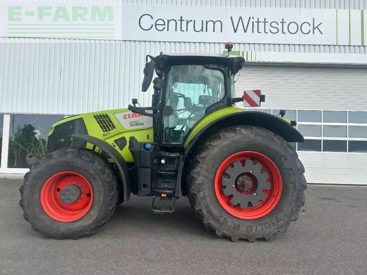 CLAAS axion 870 - Трактор: снимка 1 CLAAS axion 870 - Трактор: снимка 1