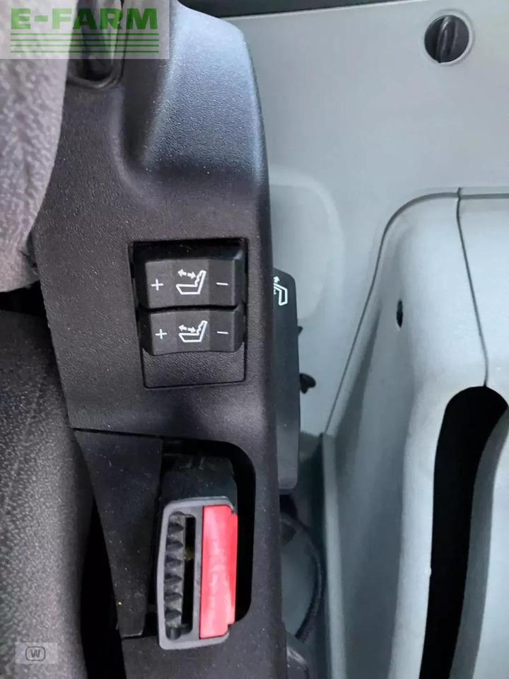 Трактор CLAAS axion 870 cmatic cebis CMATIC CEBIS: снимка 27 Трактор CLAAS axion 870 cmatic cebis CMATIC CEBIS: снимка 27