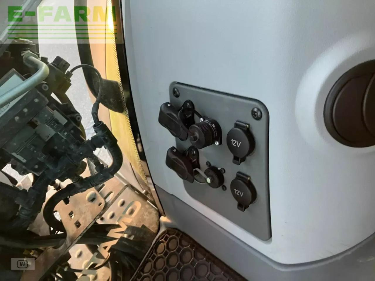 Трактор CLAAS axion 870 cmatic cebis CMATIC CEBIS: снимка 30 Трактор CLAAS axion 870 cmatic cebis CMATIC CEBIS: снимка 30