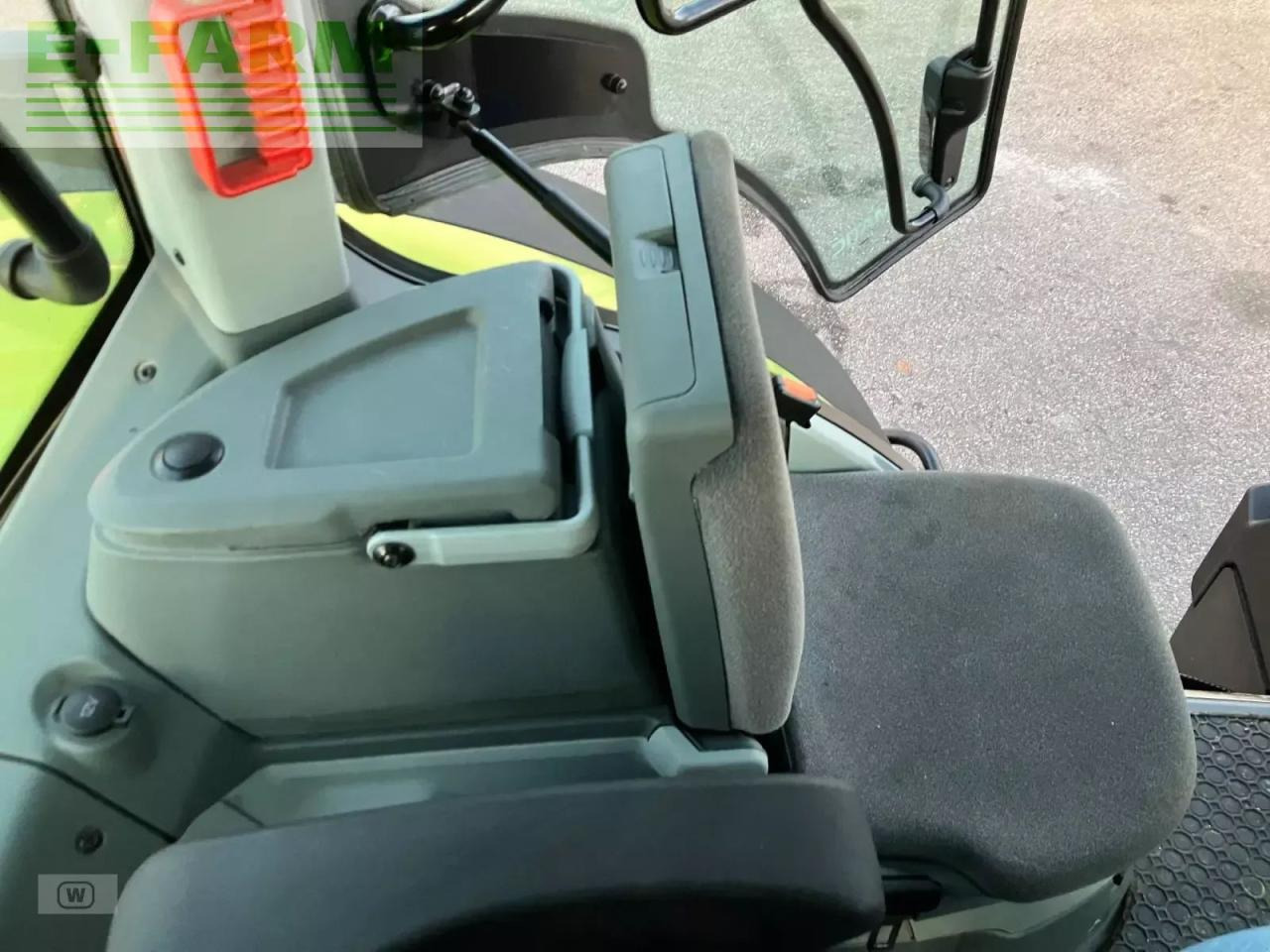 Трактор CLAAS axion 870 cmatic cebis CMATIC CEBIS: снимка 29 Трактор CLAAS axion 870 cmatic cebis CMATIC CEBIS: снимка 29