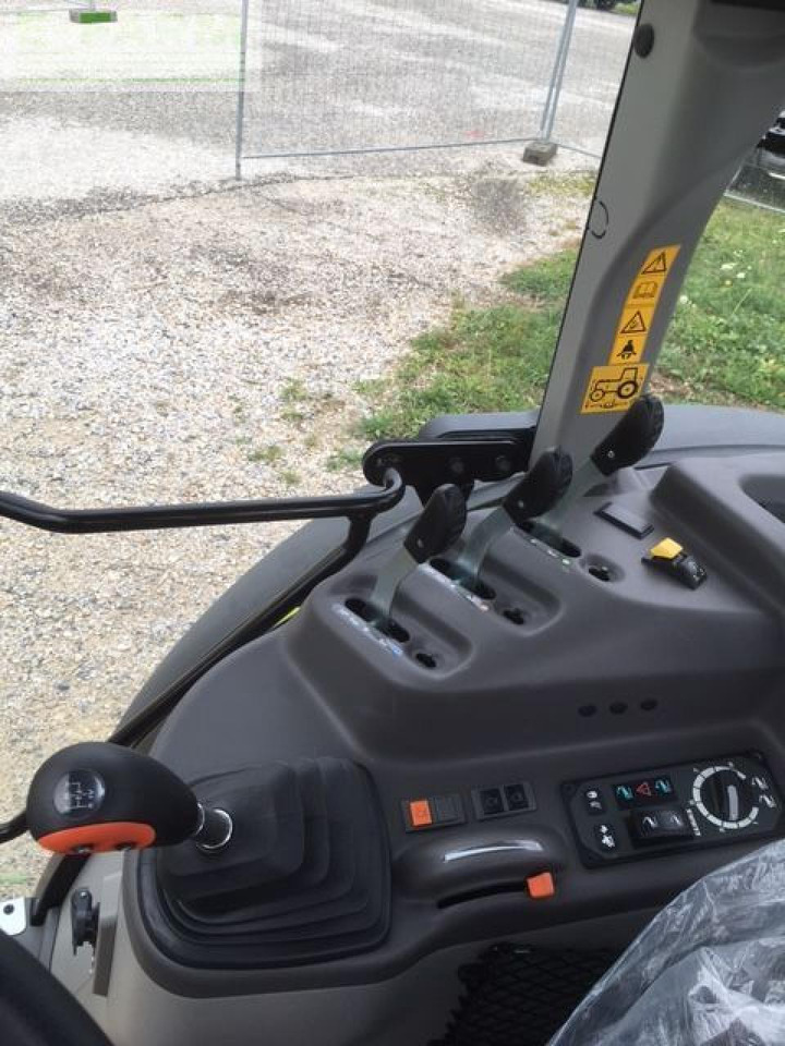 CLAAS axos 240 - Трактор: снимка 4 CLAAS axos 240 - Трактор: снимка 4