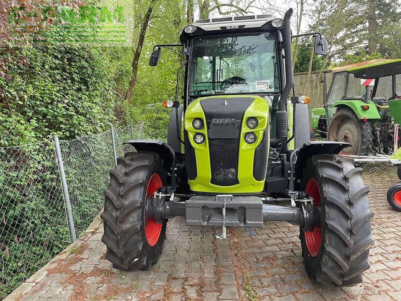 CLAAS elios 320 stage v - Трактор: снимка 2 CLAAS elios 320 stage v - Трактор: снимка 2