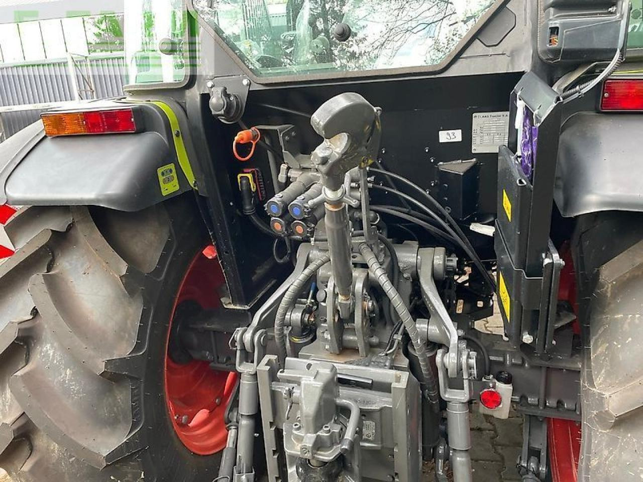 CLAAS elios 320 stage v - Трактор: снимка 5 CLAAS elios 320 stage v - Трактор: снимка 5