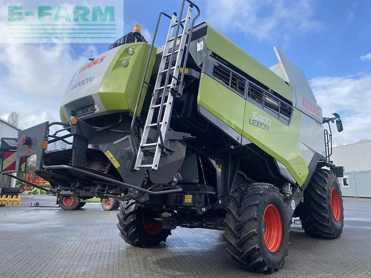 CLAAS lexion 5400 mit finanzierung - Зърнокомбайн: снимка 2 CLAAS lexion 5400 mit finanzierung - Зърнокомбайн: снимка 2