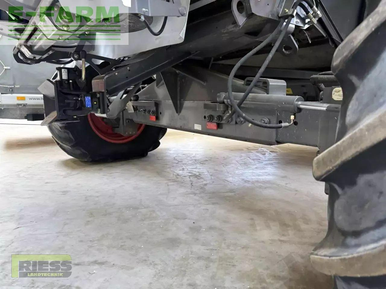 Зърнокомбайн CLAAS lexion 630 montana t4: снимка 15 Зърнокомбайн CLAAS lexion 630 montana t4: снимка 15