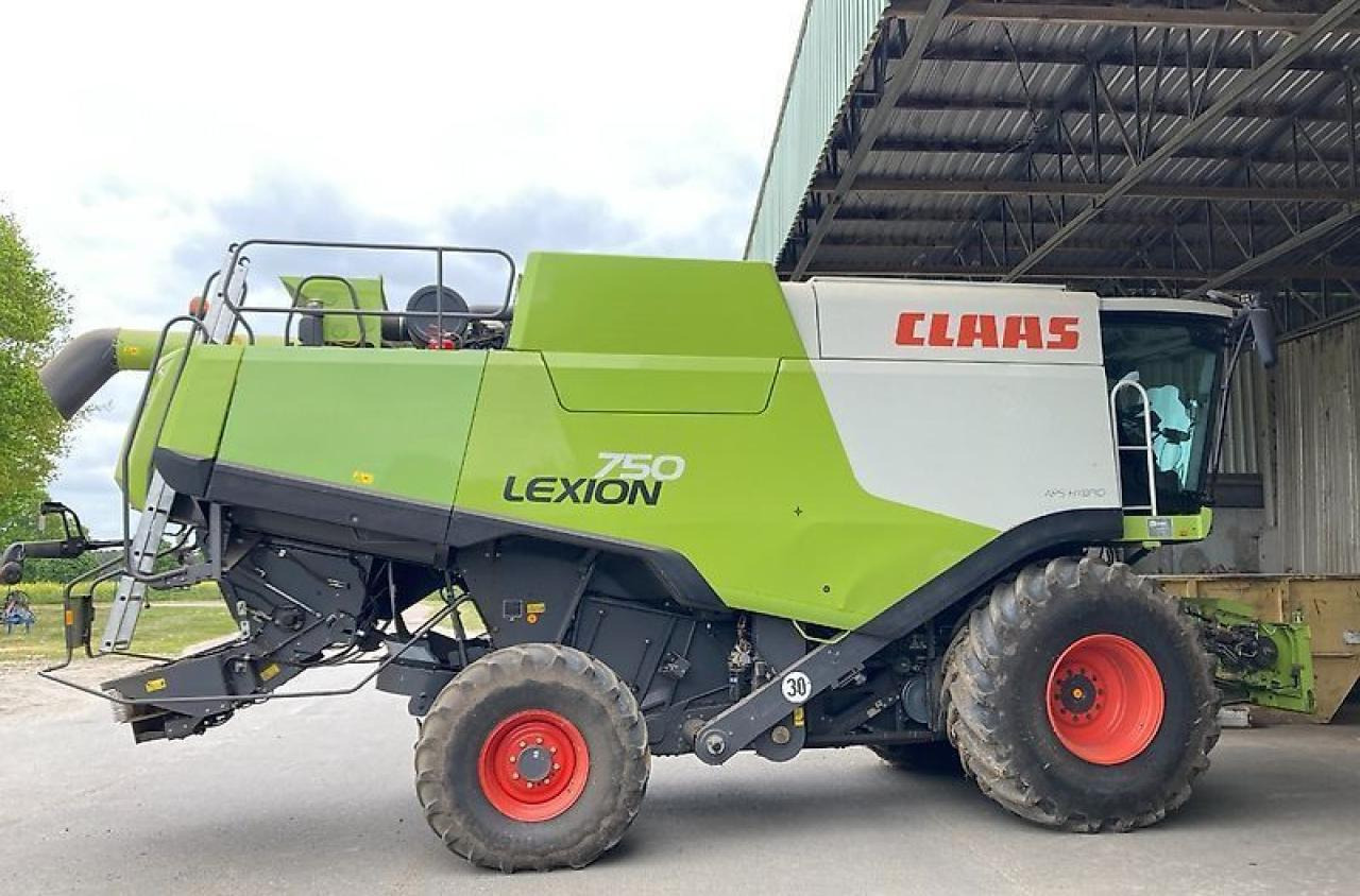 CLAAS lexion 750 mit vario 900 - Зърнокомбайн: снимка 2 CLAAS lexion 750 mit vario 900 - Зърнокомбайн: снимка 2