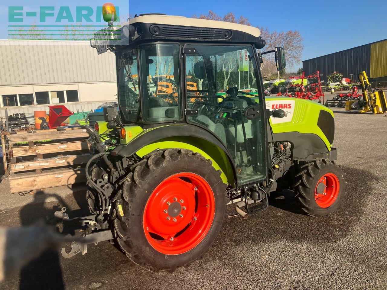 CLAAS nexos 220 ve cabine 4rm - Трактор: снимка 2 CLAAS nexos 220 ve cabine 4rm - Трактор: снимка 2
