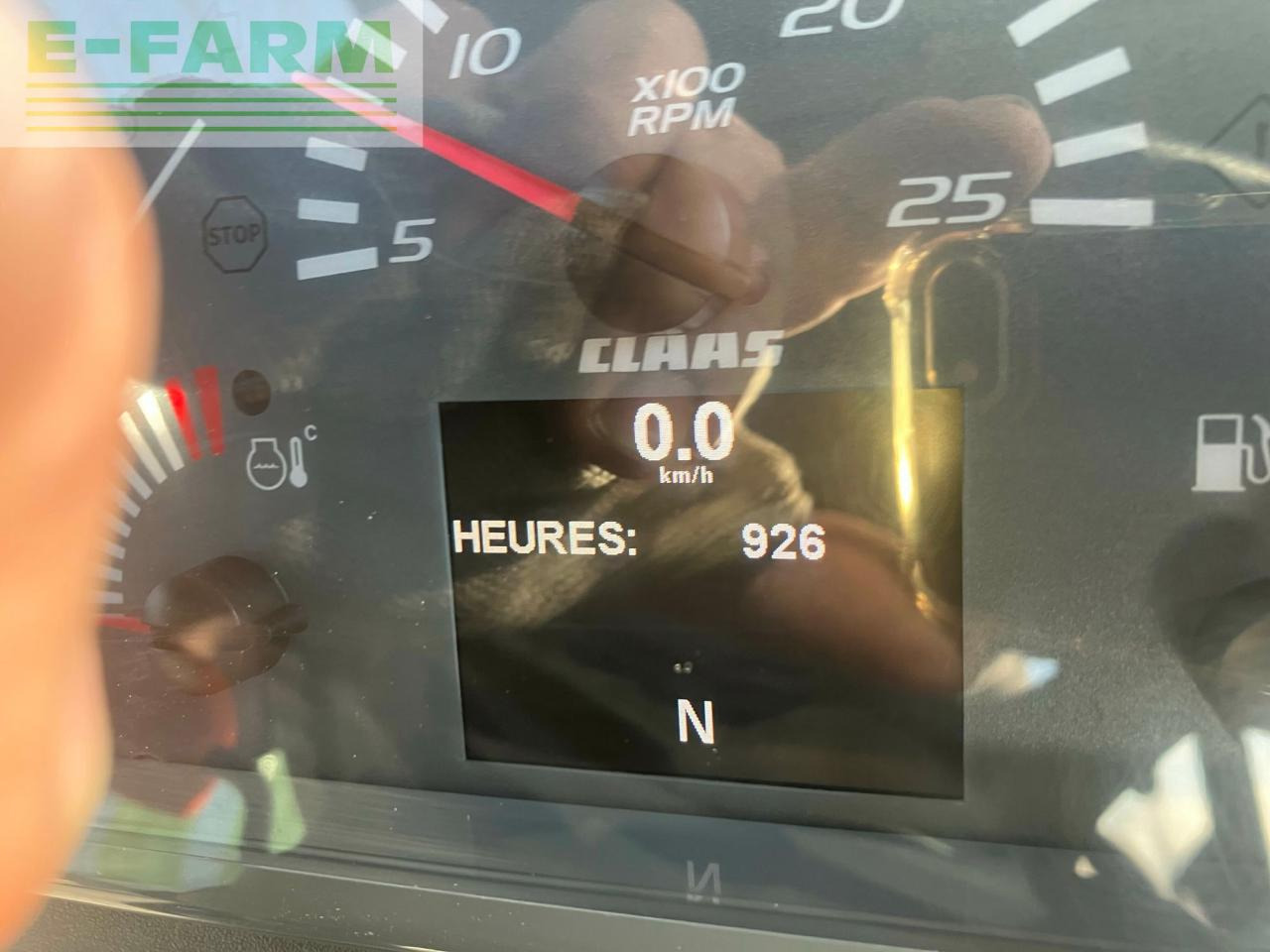 CLAAS nexos 220 ve cabine 4rm - Трактор: снимка 4 CLAAS nexos 220 ve cabine 4rm - Трактор: снимка 4