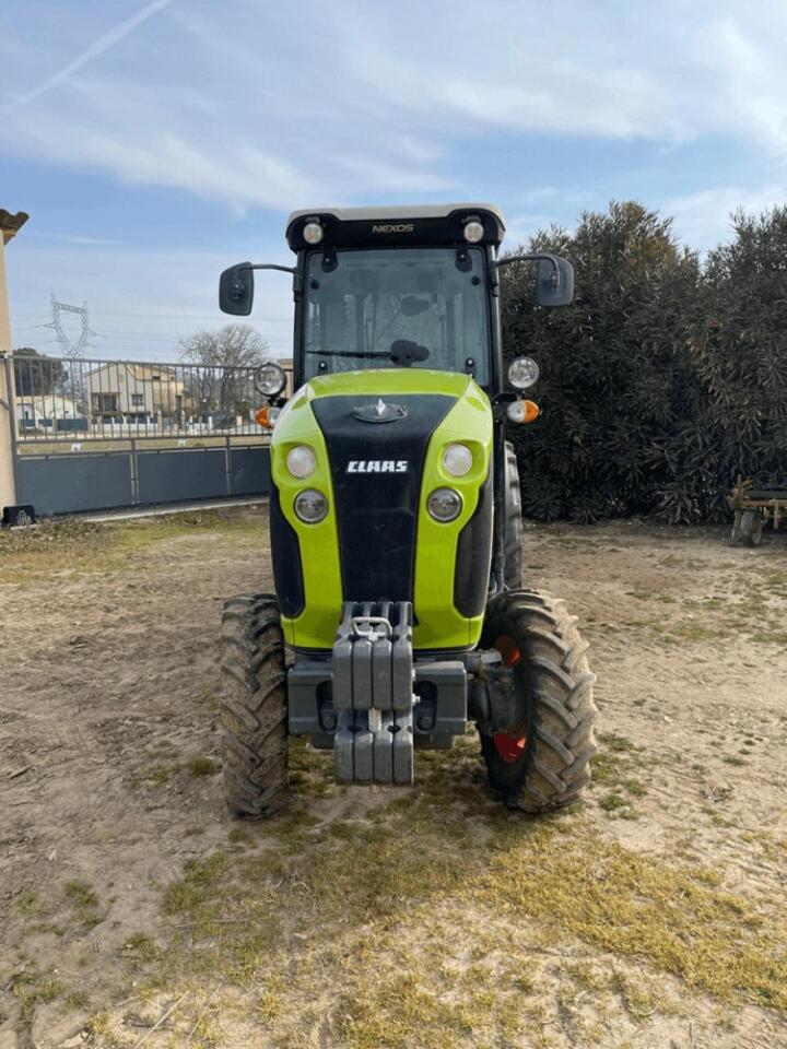 CLAAS nexos 230 ve - Трактор: снимка 2 CLAAS nexos 230 ve - Трактор: снимка 2